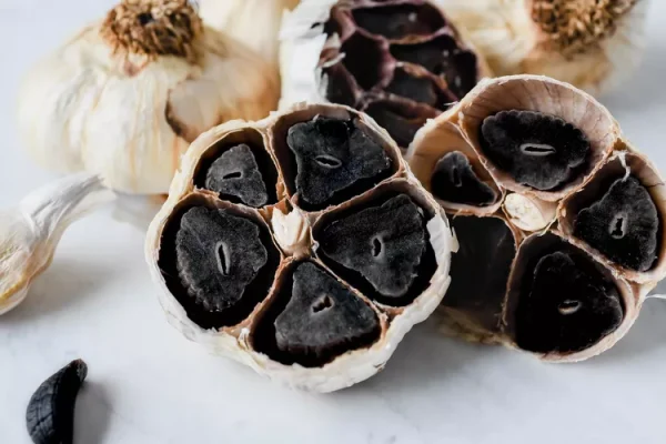 Black Garlic-Herb Fusion: Aromatic & Flavorful